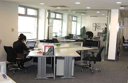 T.C.C. bietet Arbeitsplätze in ihren Büros vor Ort.